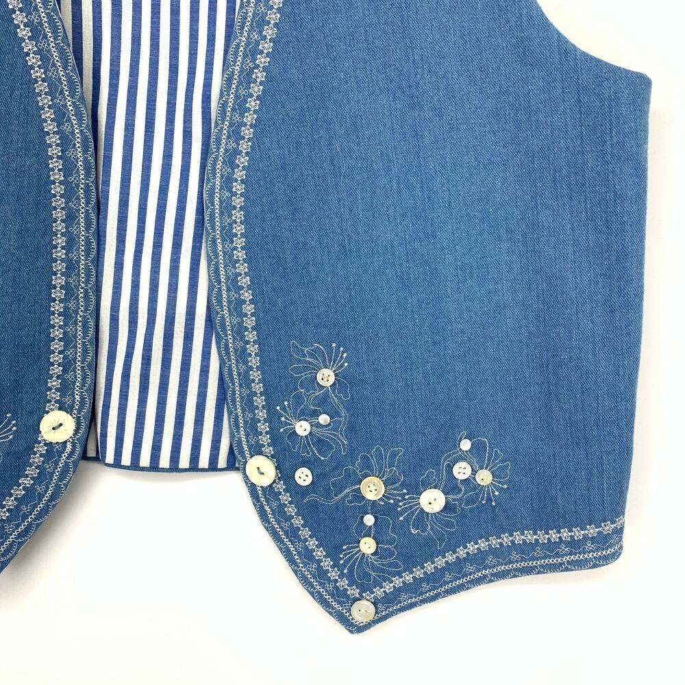 VTG Denim Vest Sz L Embroidered Floral Button Detail Cottagecore Coastal Grandma - Picture 4 of 4